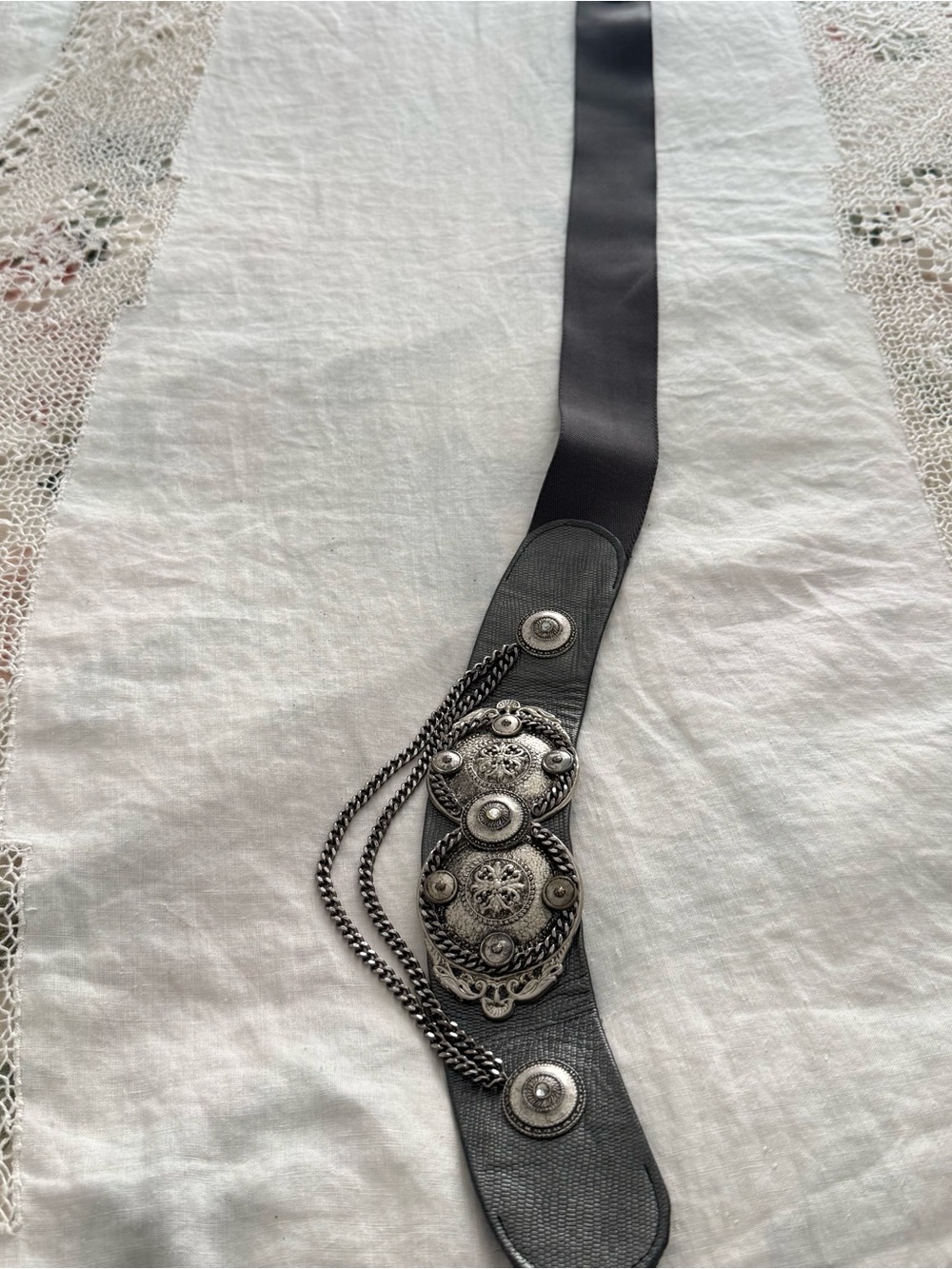 Vintage Gothic Structured Waist Cinch Belt Filigree Medallion Steampunk Chain S - Picture 9 of 14